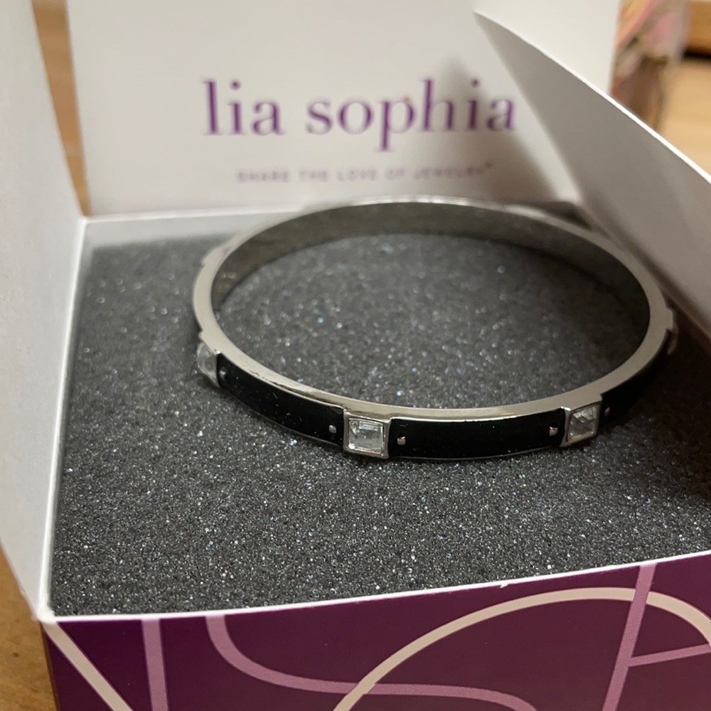Bangle bracelet